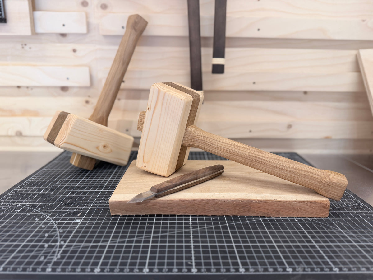 Handgjord träklubba för möbelsnickeri i ek och furu från Nordic Grain Studio
